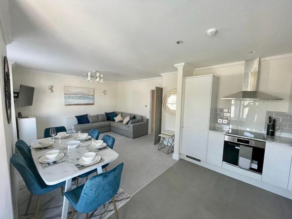 Exquisite Apartment, Stone Throw From The Beach Bournemouth Exterior foto