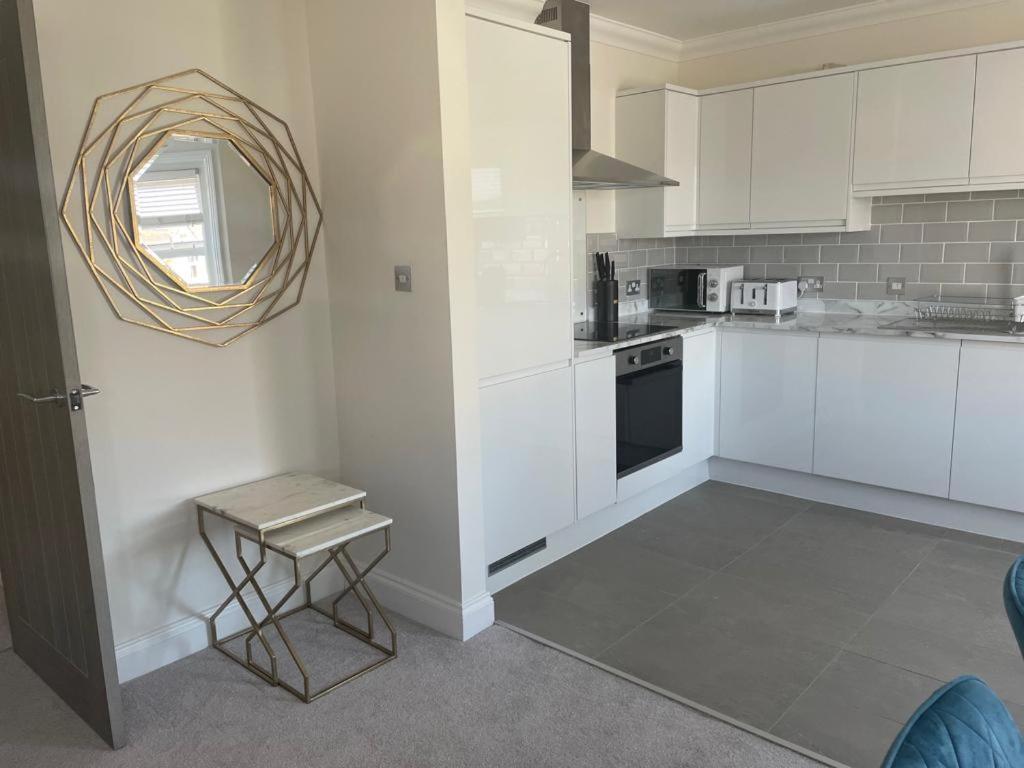 Exquisite Apartment, Stone Throw From The Beach Bournemouth Exterior foto