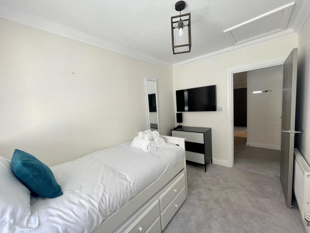 Exquisite Apartment, Stone Throw From The Beach Bournemouth Exterior foto